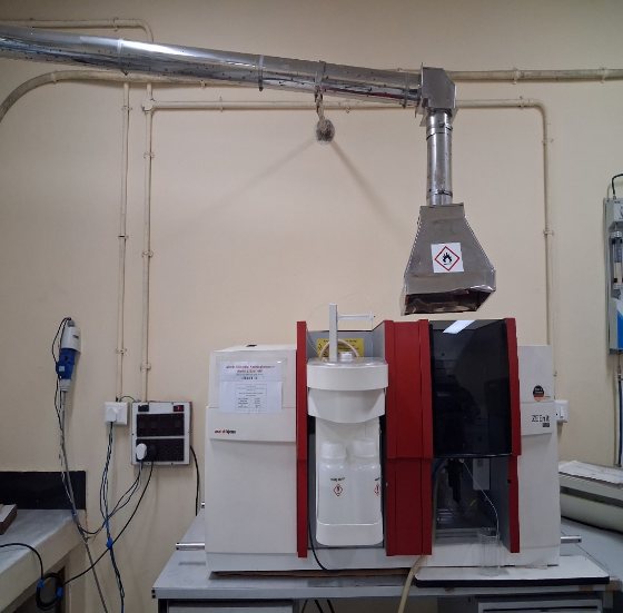 Atomic absorption spectrophotometer