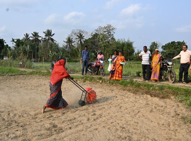 Method demonstration on seed drill, ICAR-IIPR NER Sub-Plan demonstration in South Tripura